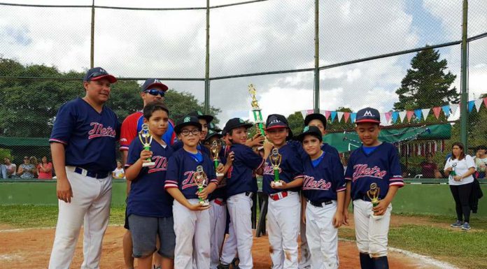 Los más chiquitos trajeron las dos copas a Buenos Aires