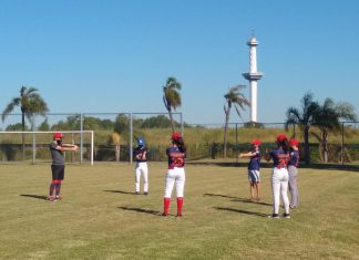 Primer entrenamiento de un equipo de Liga Metropolitana de Béisbol (LMB) en el Parque Indoamericano.
