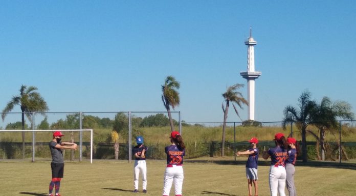 Primer entrenamiento de un equipo de Liga Metropolitana de Béisbol (LMB) en el Parque Indoamericano.